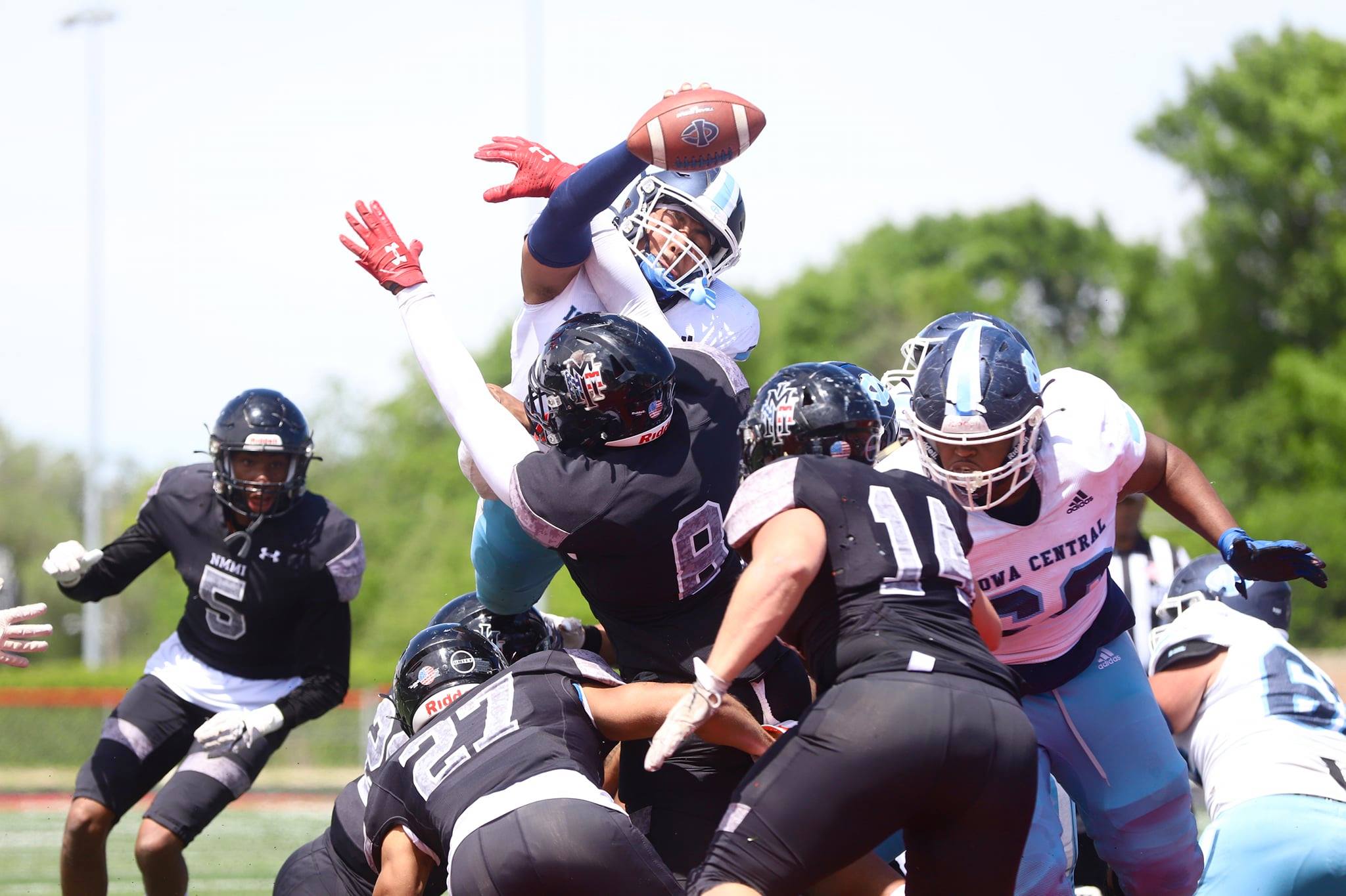 Jarrett shines for Iowa Central