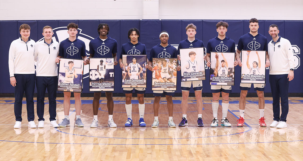 Edwards scores 22 in Sophomore Day Win Over Dakota County