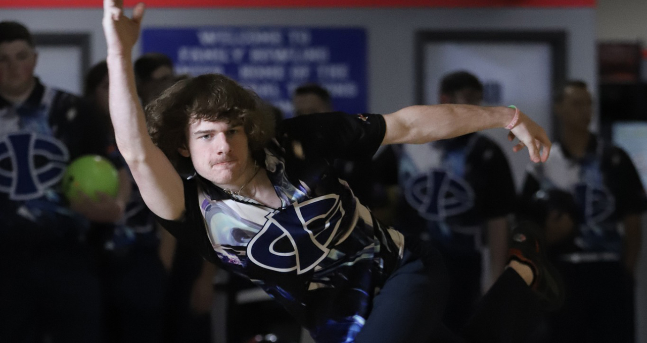 Easton Lee is ICCAC Athlete of the Week in mens bowling 