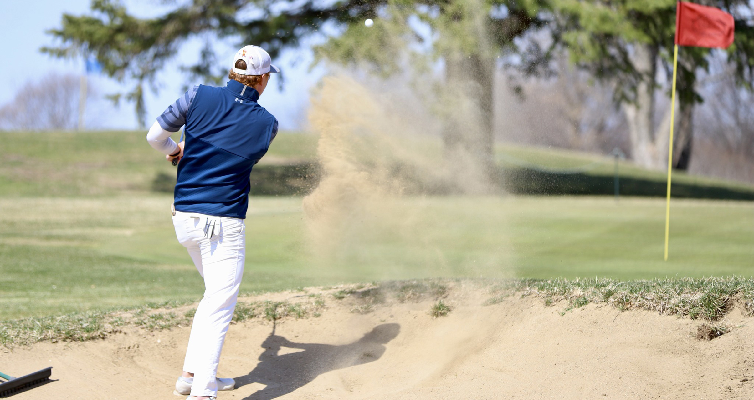 Golf leads at home tournament 