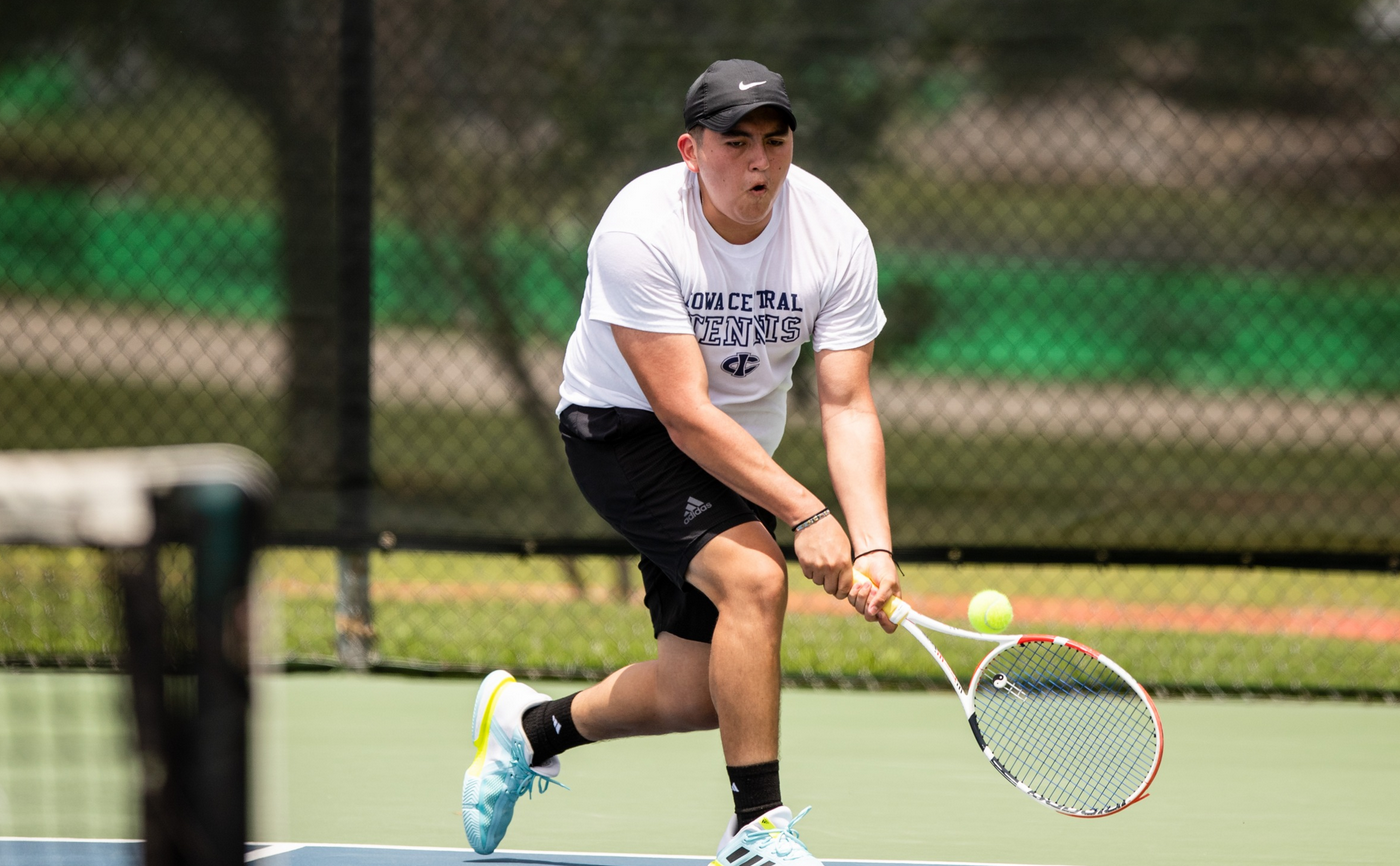 Tritons red-hot on courts to start season