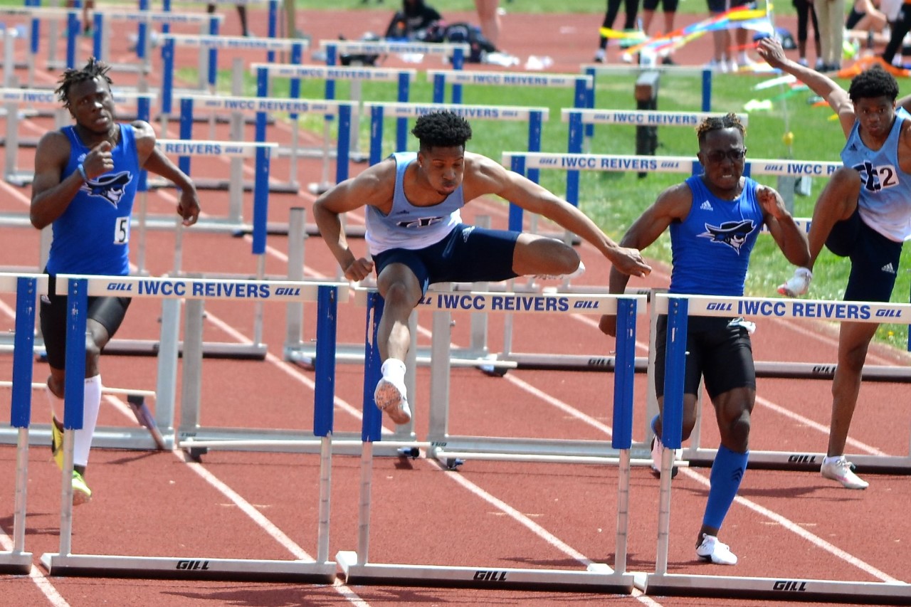 Hayles sets regional track record