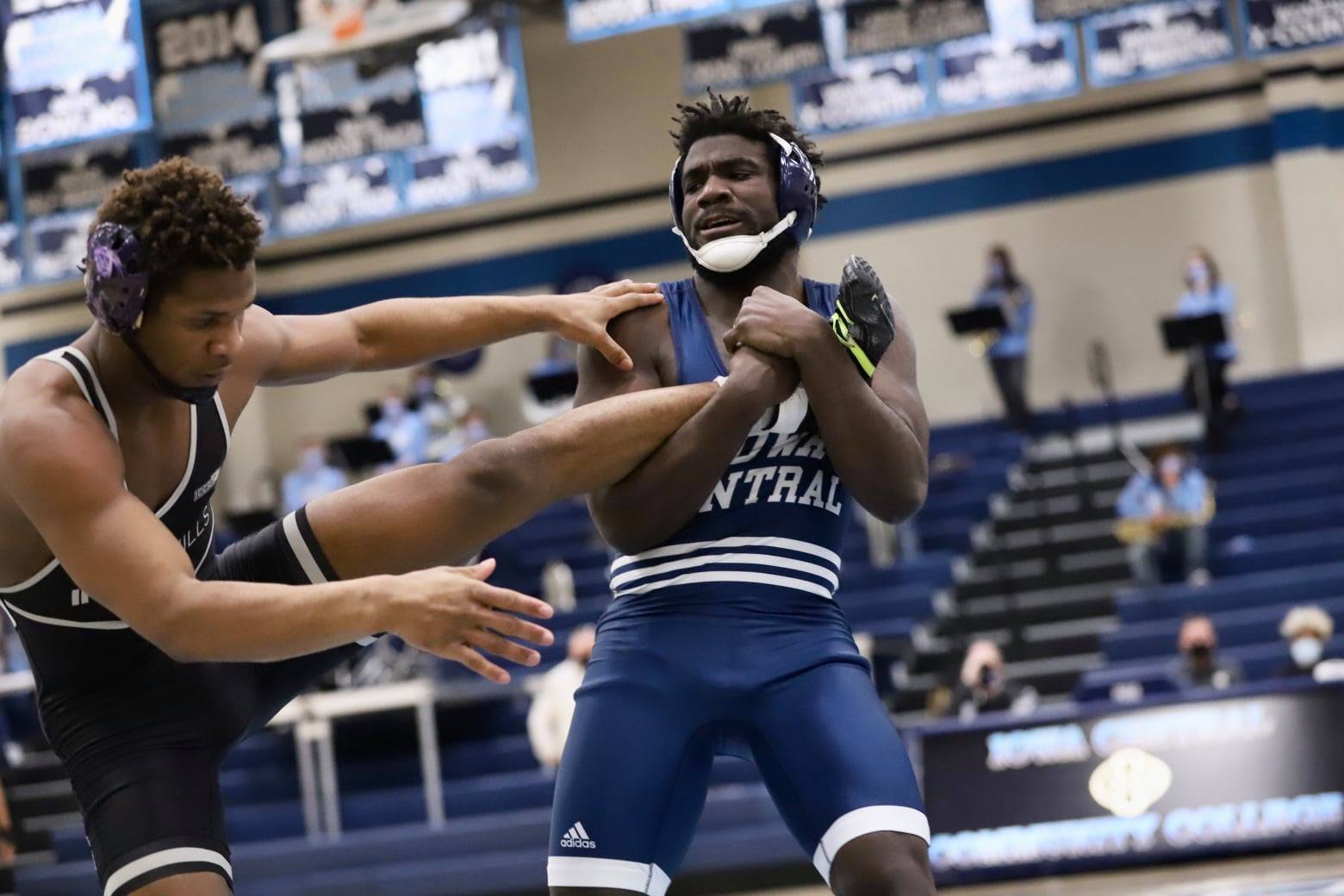 Iowa Central pins Iowa Lakes, 43-10
