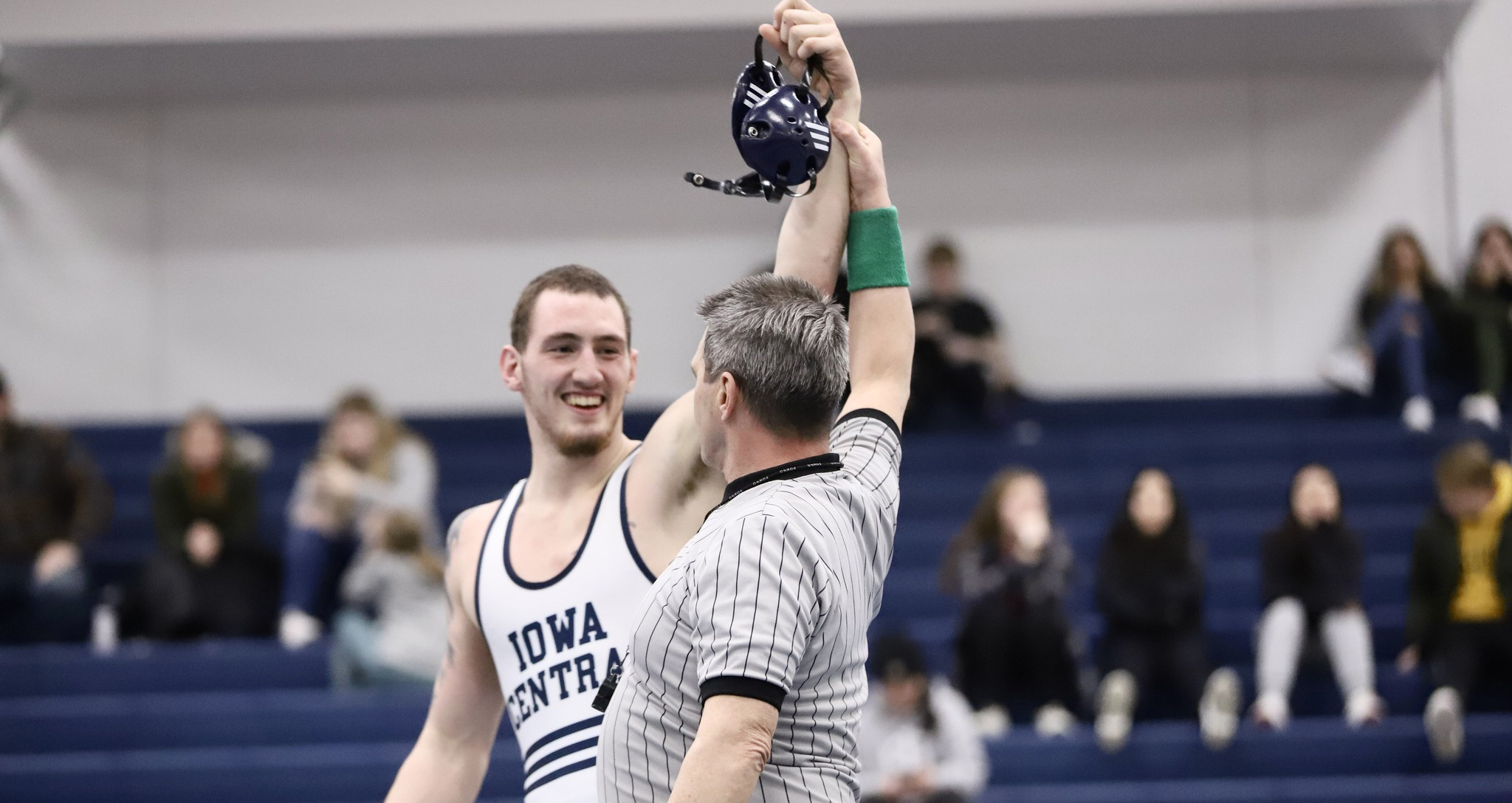 10 Tritons qualify for national wrestling in Council Bluffs