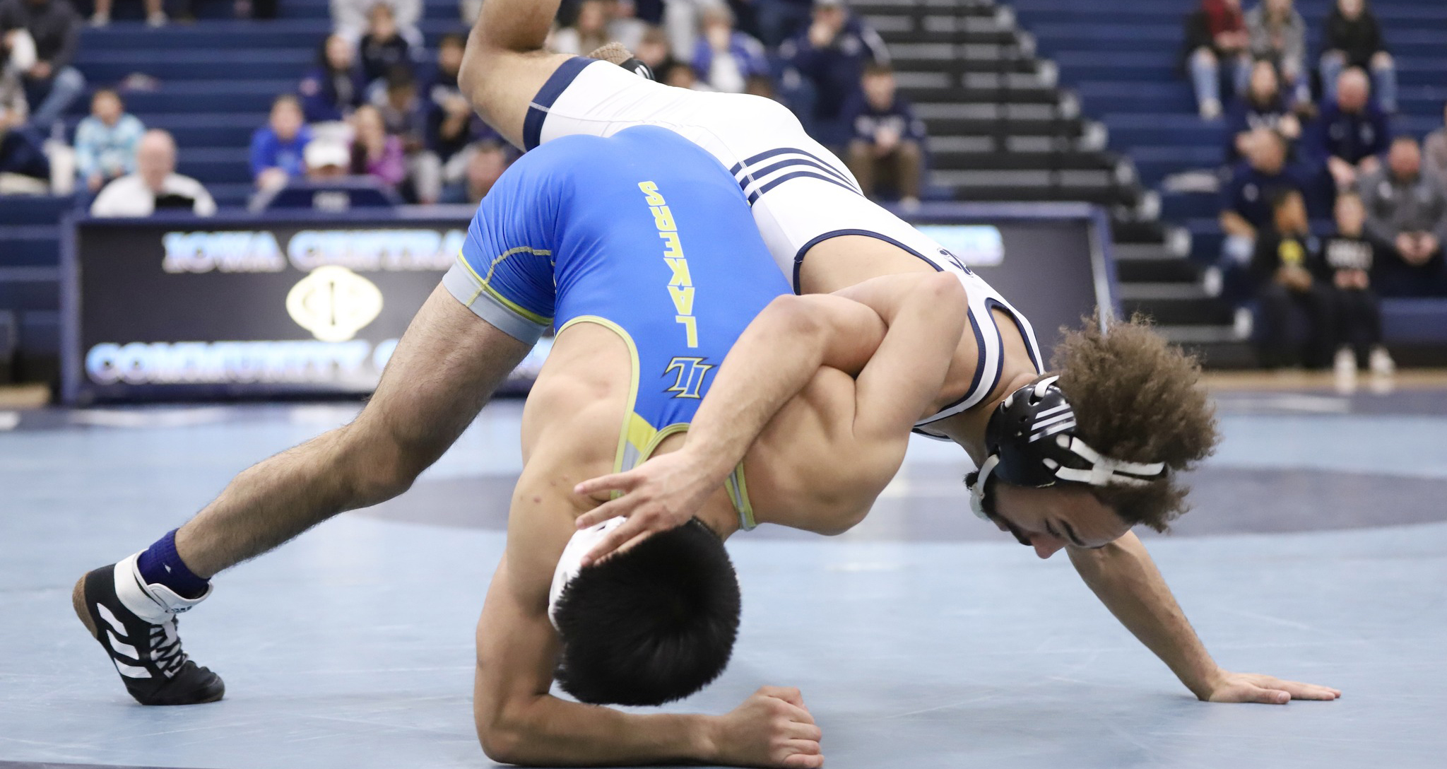 Tritons dominate Iowa Lakes 50-3 in wrestling