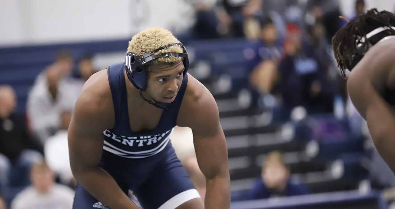Mens Wrestling Defeats Iowa Lakes 44-8
