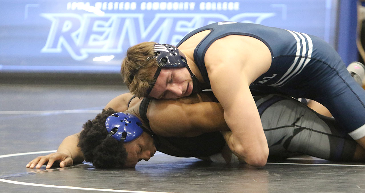 Triton Wrestling Qualifies Ten For NJCAA National Tournament