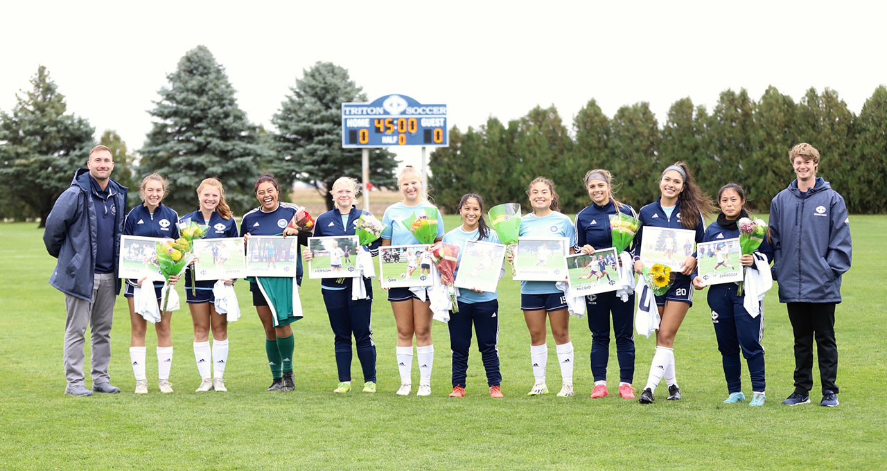 Women soccer beat Scott 8-0 on sophomore day 
