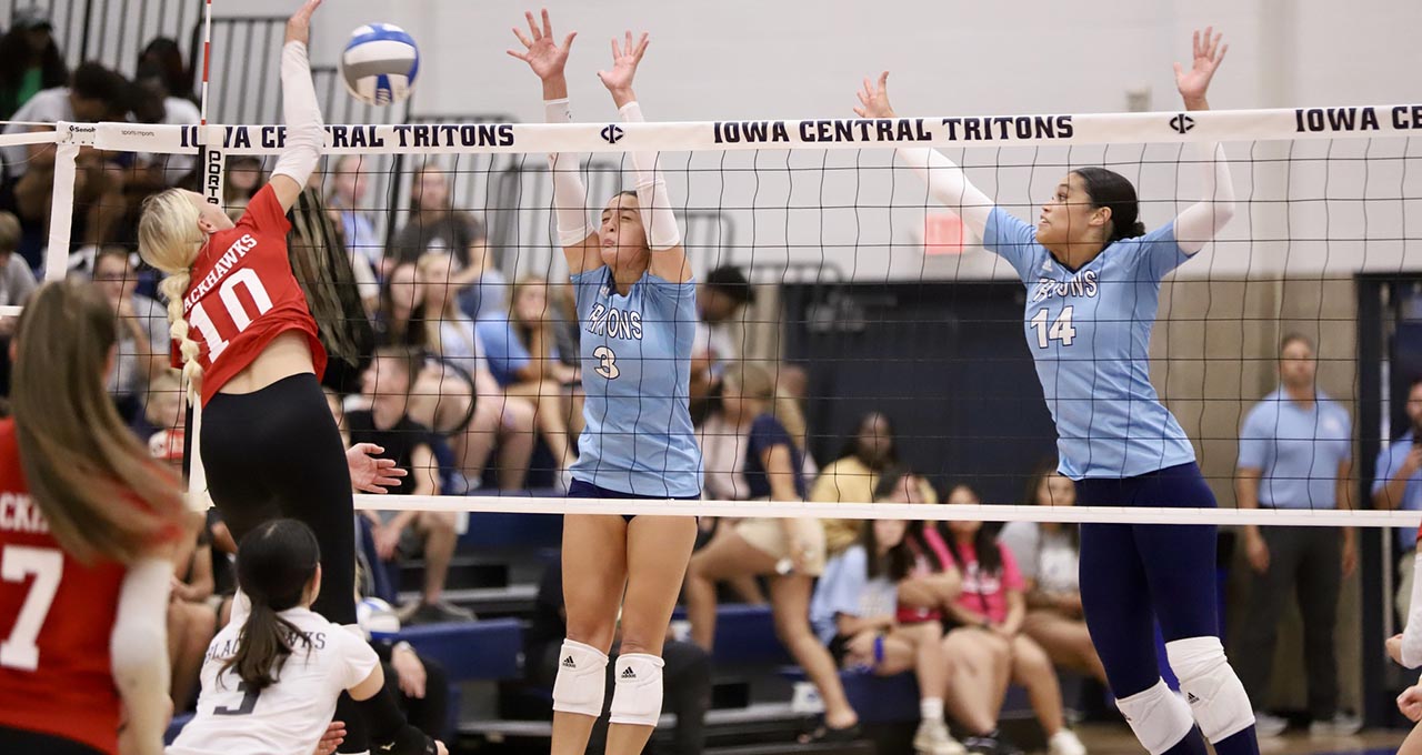 Volleyball sweeps Southeastern at home in 3 